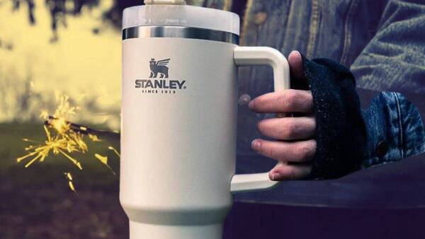 No creerás las insalubres consecuencias de no limpiar bien tu taza Stanley
